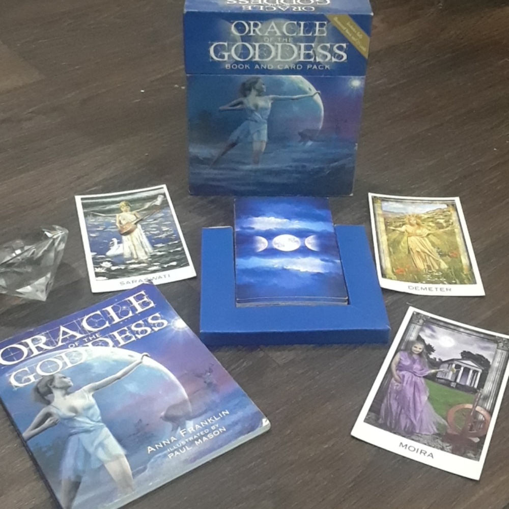 L.E. Oracle of the goddess set